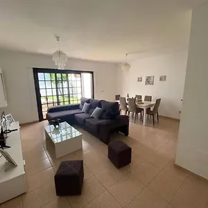 https://villa-la-laguna-tenerife.tenerifehoteles.net